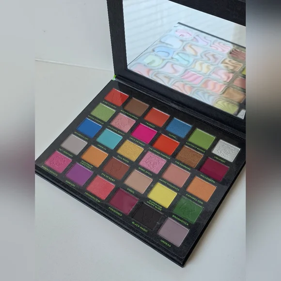 NEW Revolution x The Simpsons Treehouse of Horror Spooktacular Palette -30 Color - Picture 4 of 4